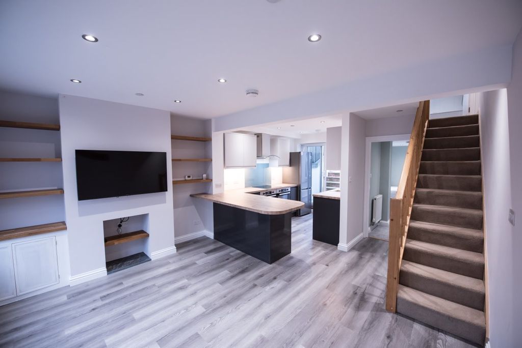 Property photo 2 of 33 Gallery