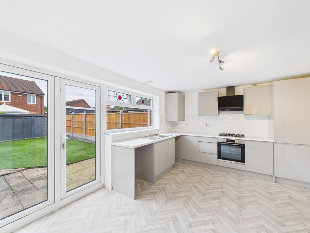 Property photo 2 of 17 4658075