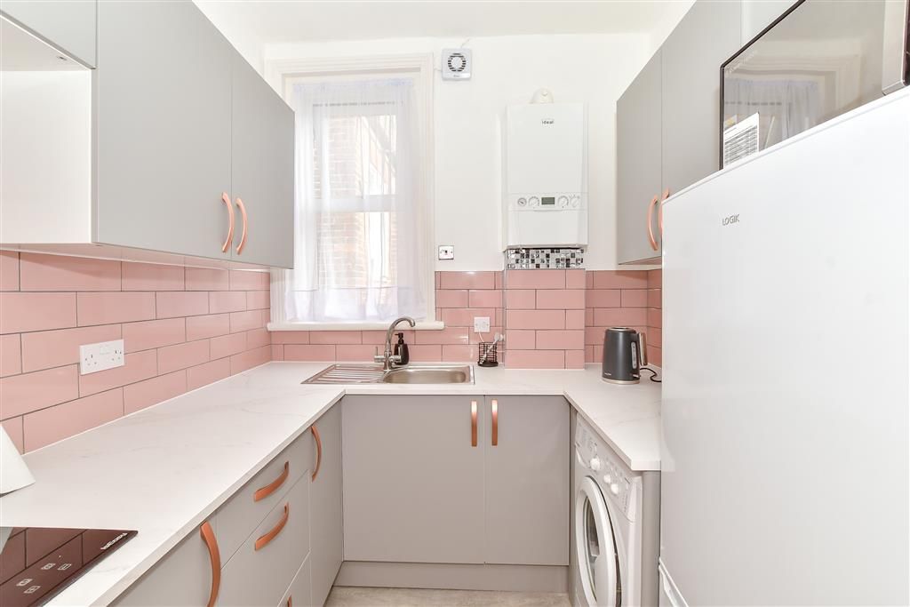 Property photo 2 of 6 Kitchen