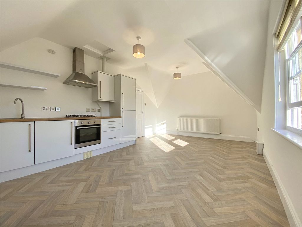 Property photo 2 of 16 Picture No. 08