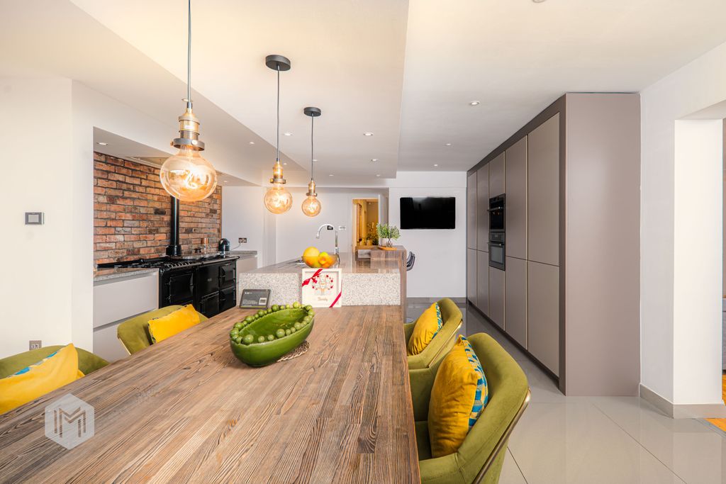 Property photo 2 of 79 Picture No. 58