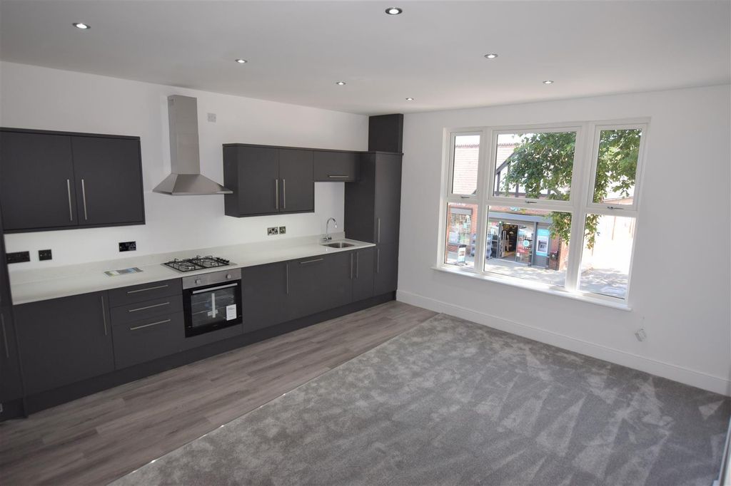 Property photo 1 of 11 Kitchen (Main)