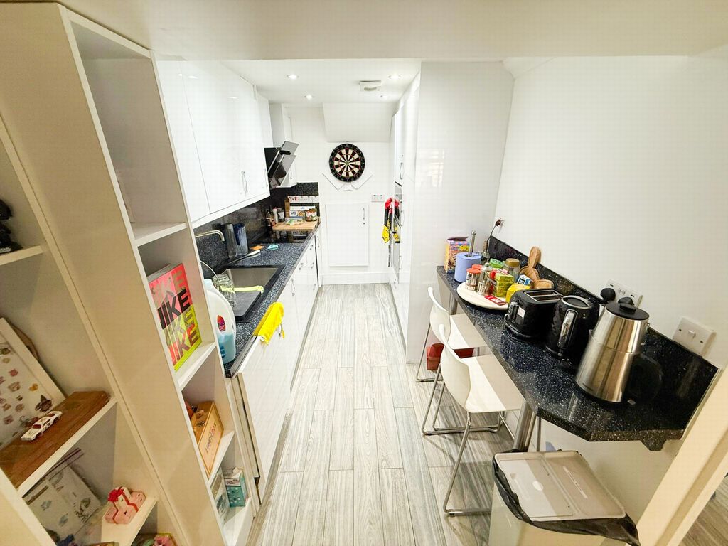 Property photo 3 of 9 Photo 5