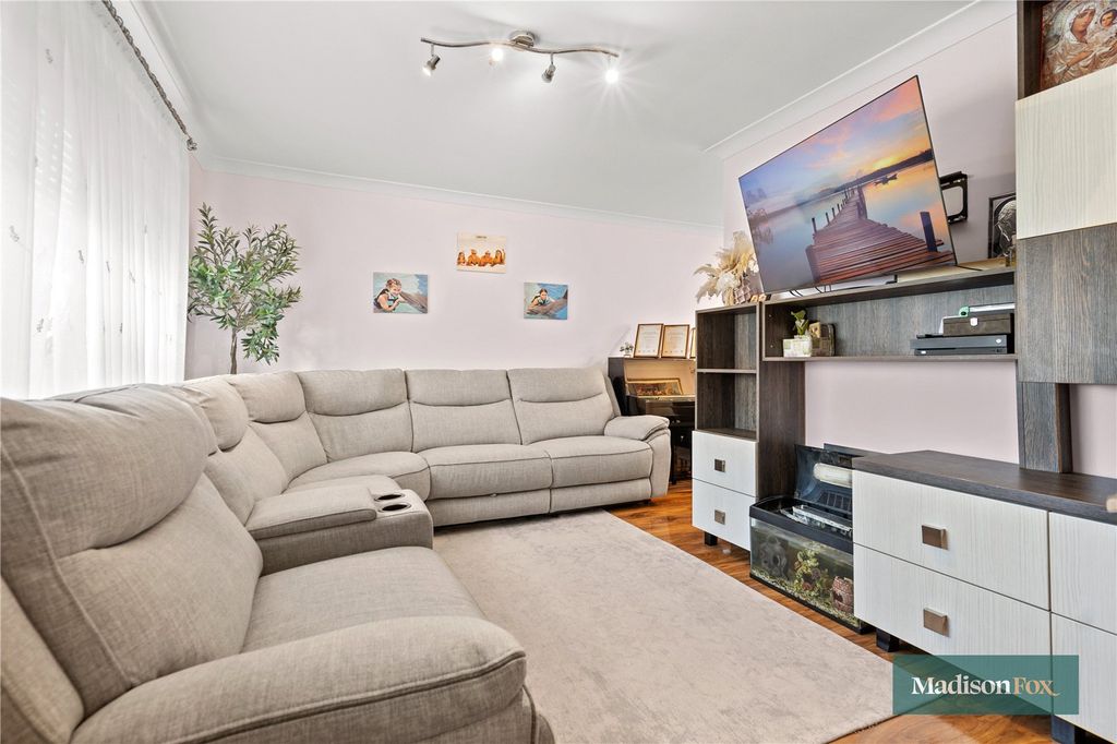 Property photo 3 of 24 Picture No. 18