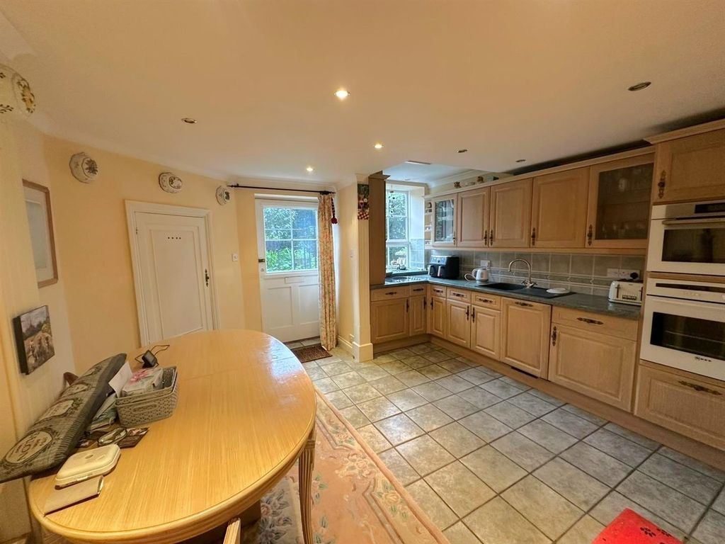 Property photo 2 of 8 Kitchen.Jpg