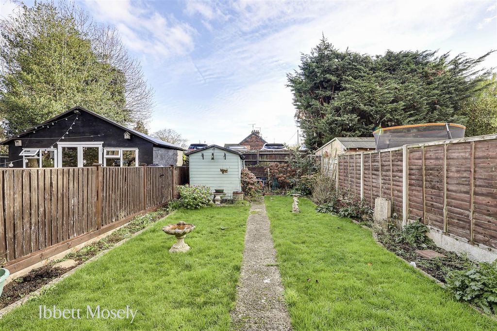 Property photo 1 of 12 18 Garden.Jpg