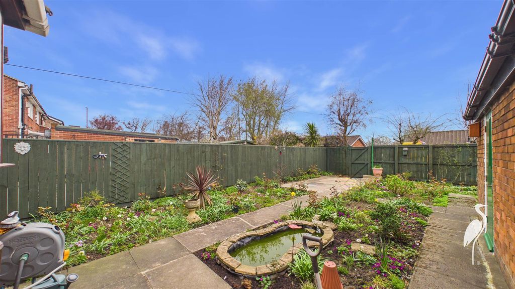 Property photo 2 of 28 Outside