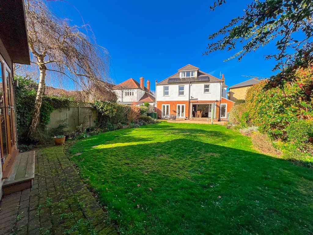 Property photo 2 of 39