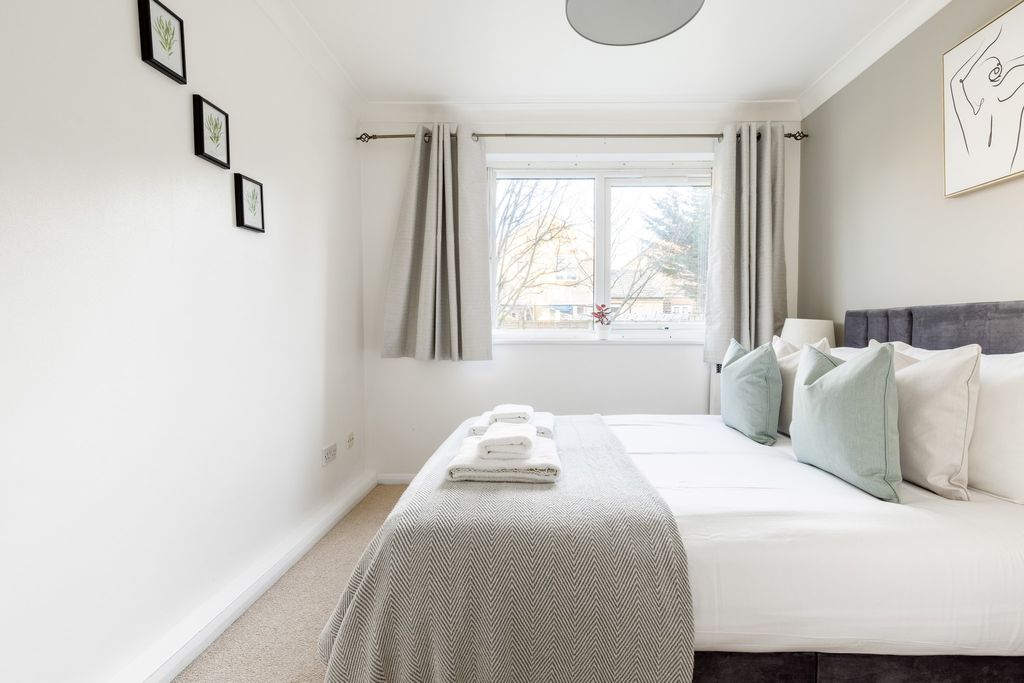 Property photo 3 of 29 Bedroom