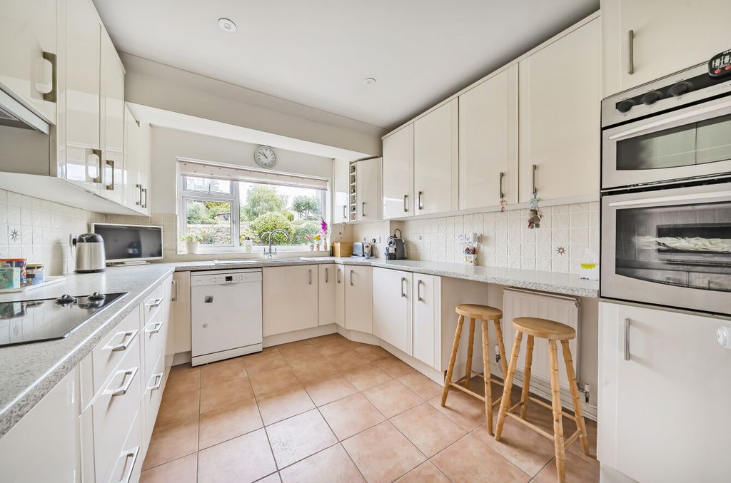 Property photo 3 of 22 Kitchen