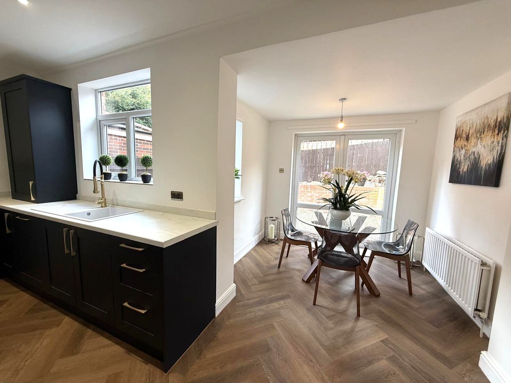 Property photo 3 of 15 Kitchen Dining