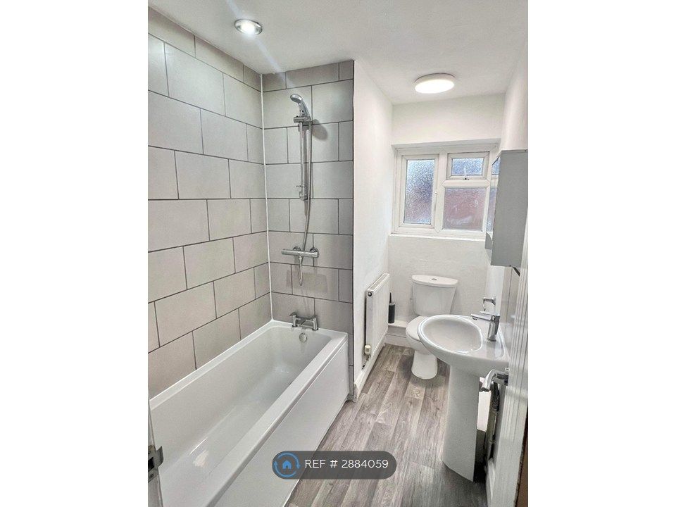 Property photo 3 of 9 Bathroom