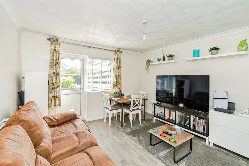 Property photo 2 of 16