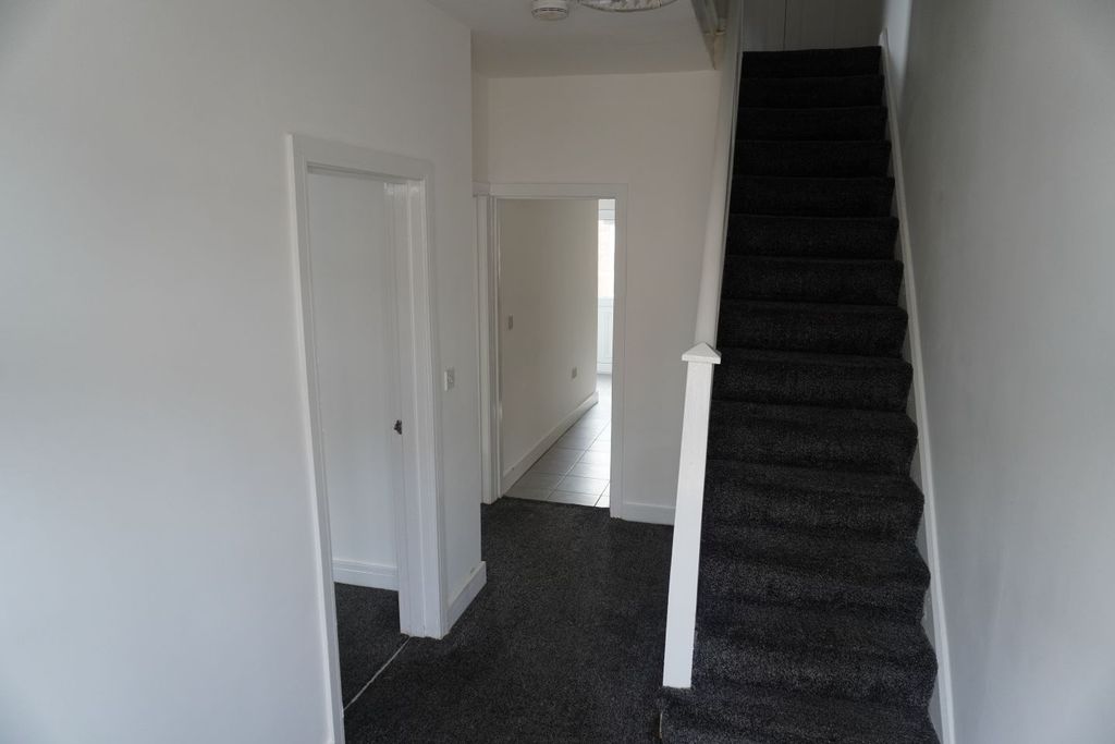 Property photo 3 of 27