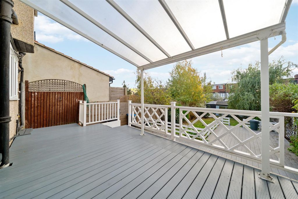 Property photo 3 of 12 Terrace