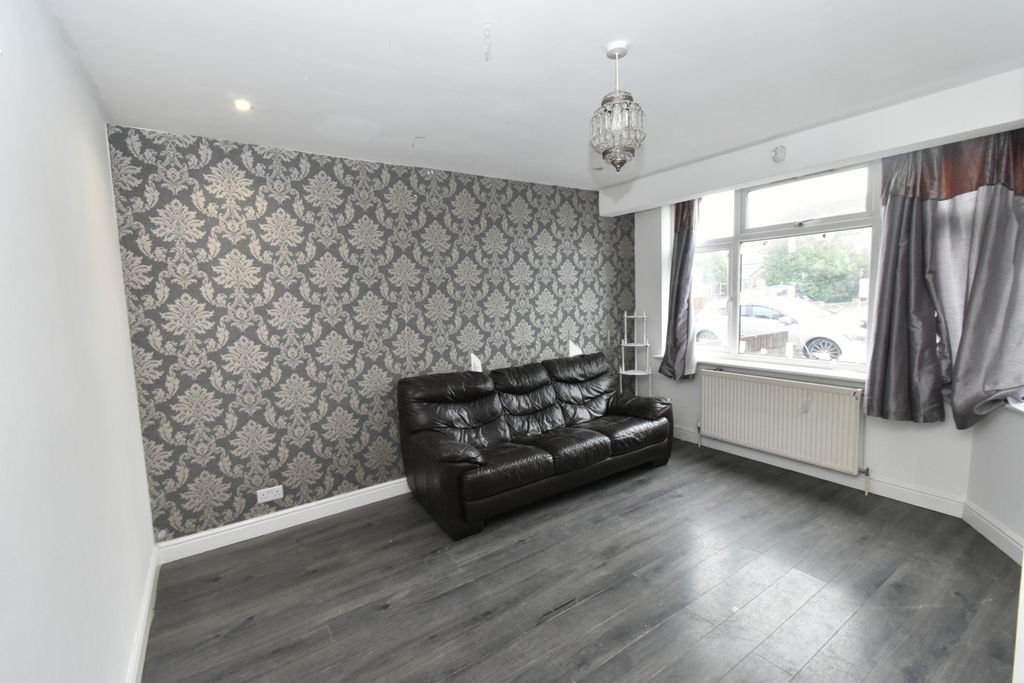 Property photo 2 of 8 Gallery