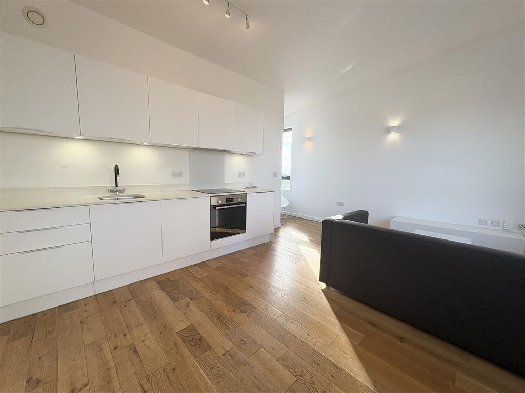 Property photo 3 of 8