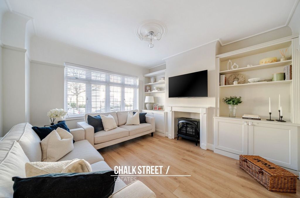 Property photo 2 of 23