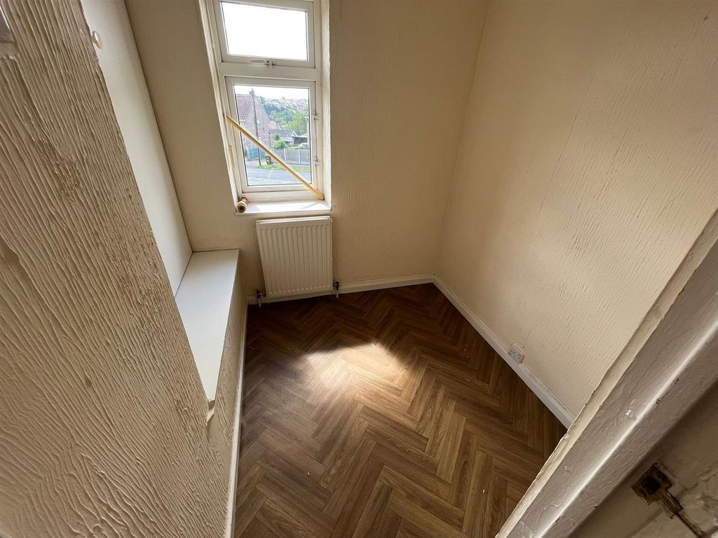 Property photo 2 of 11 0A8Ded25-Efd4-4Ab5-9F4A-13c396971F2A.Jpg