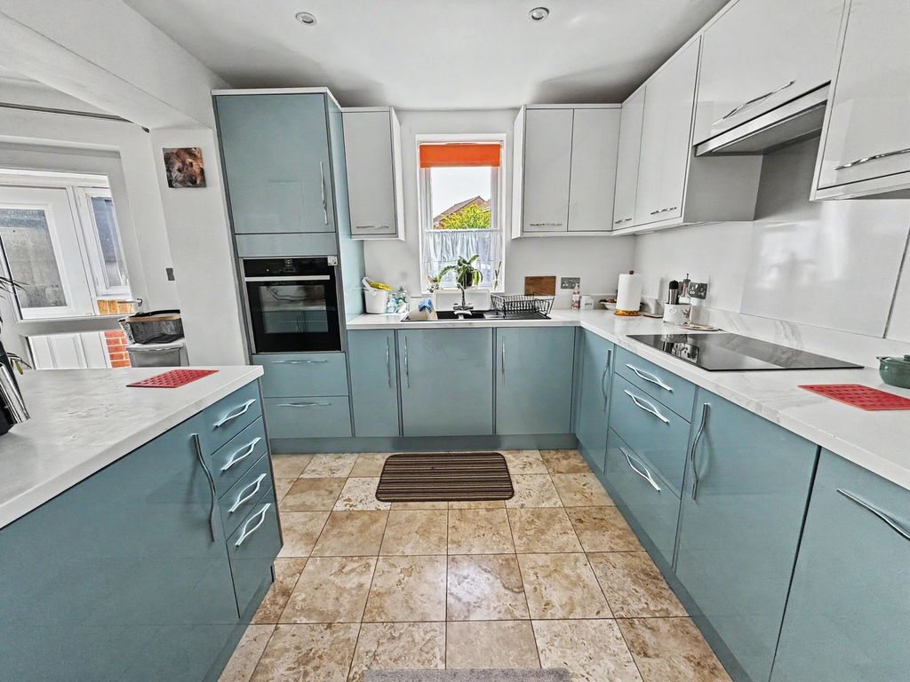 Property photo 3 of 19