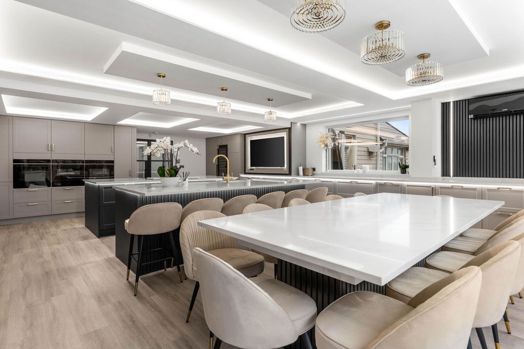 Property photo 3 of 69