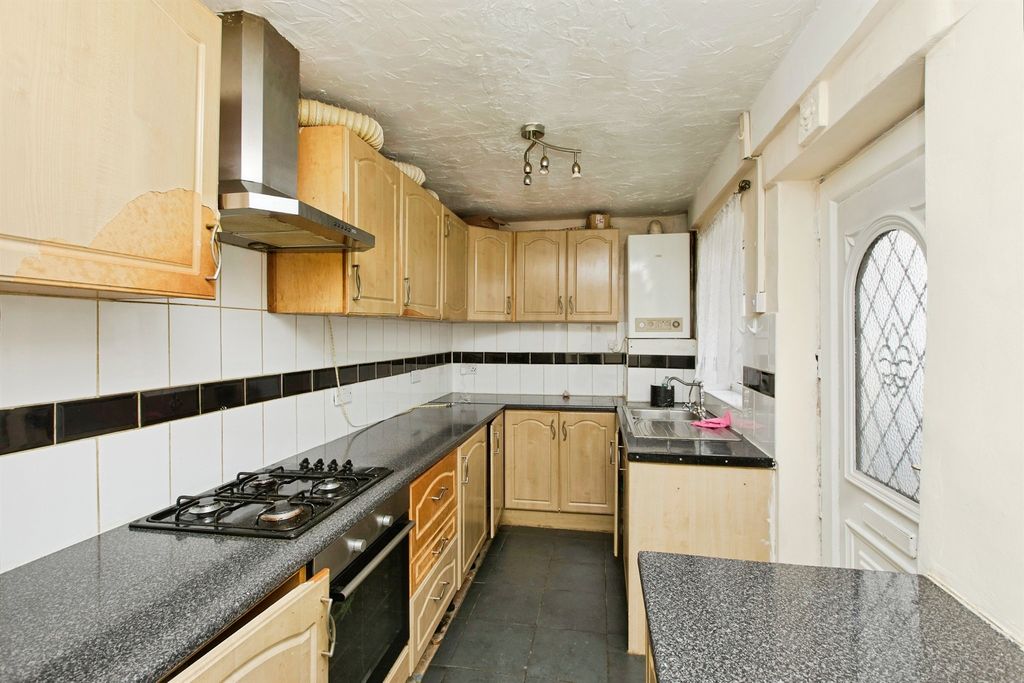 Property photo 2 of 20