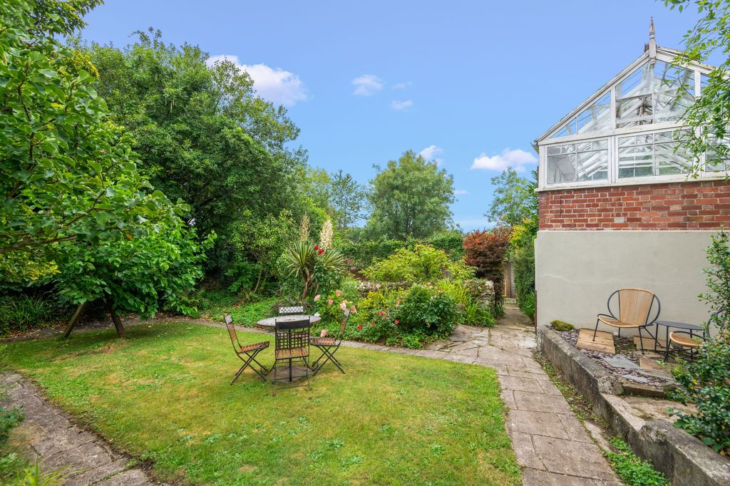 Property photo 2 of 38