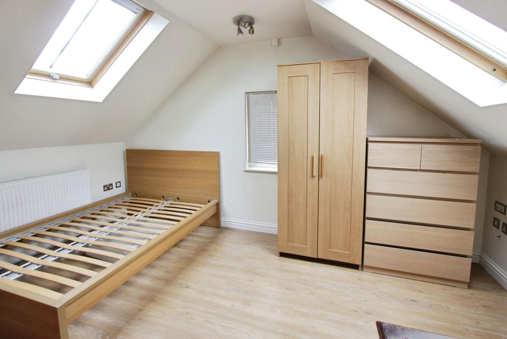 Property photo 3 of 6 d5d32E80-Bedroom.Jpg