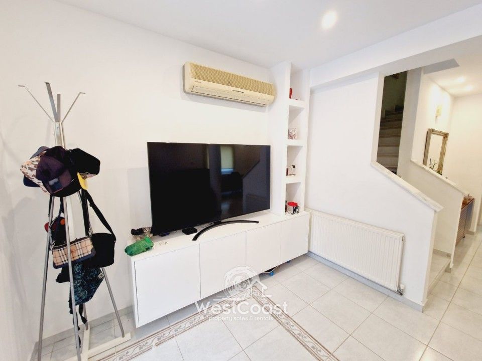 Property photo 2 of 33