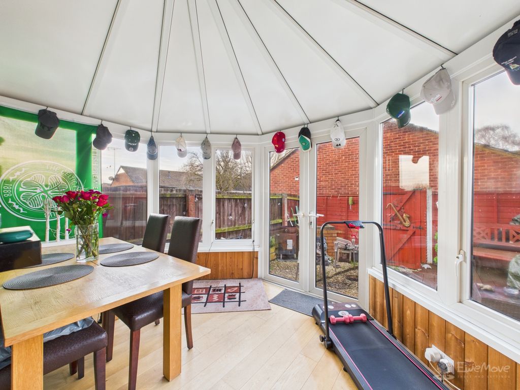 Property photo 2 of 18 Conservatory- Mark Stephens Ewemove Newmarket And