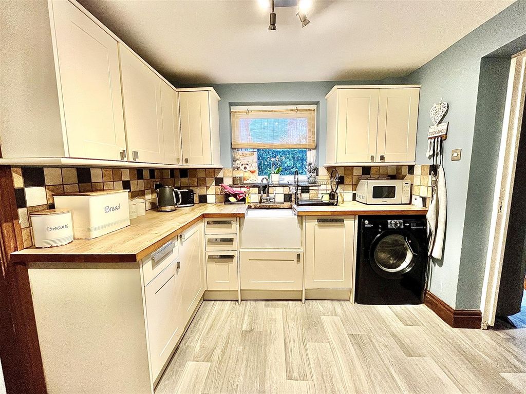 Property photo 2 of 23