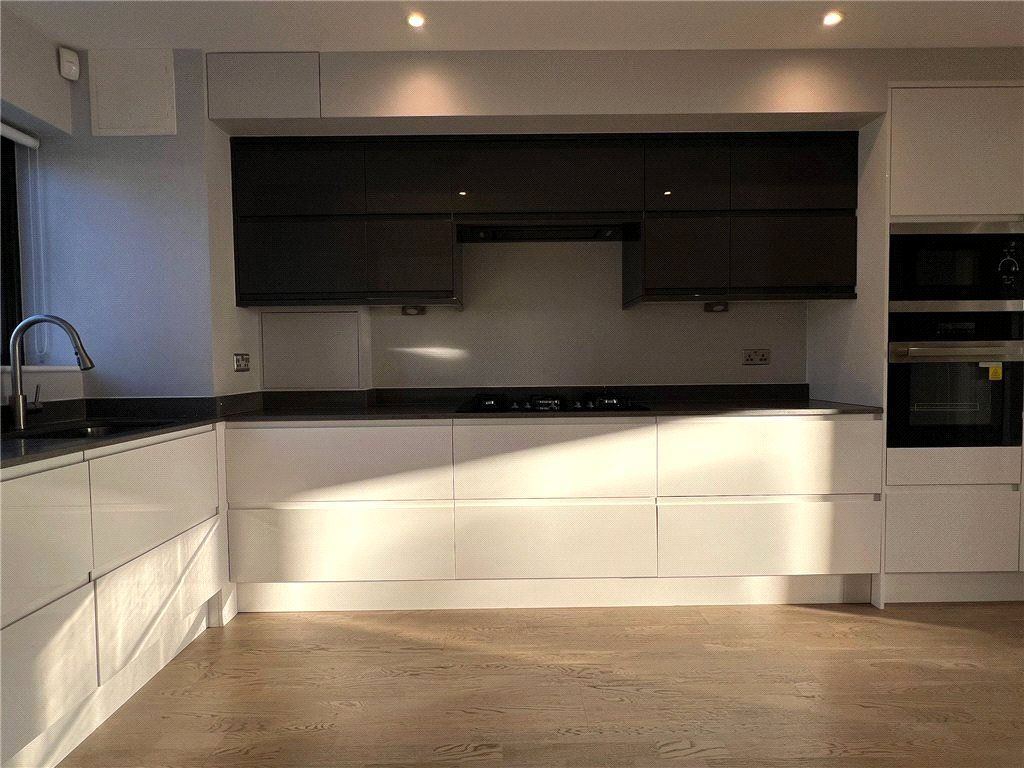 Property photo 3 of 14 Kitchen
