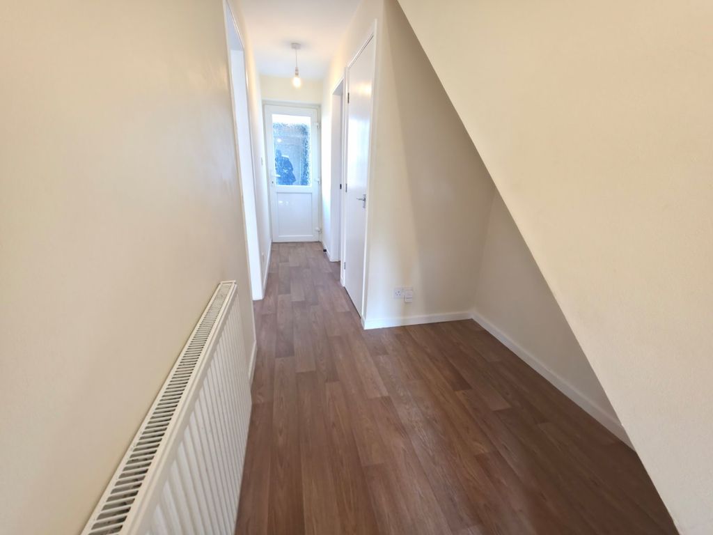Property photo 3 of 14 Hallway