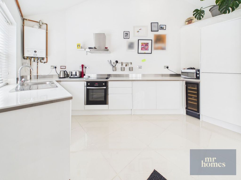 Property photo 2 of 40