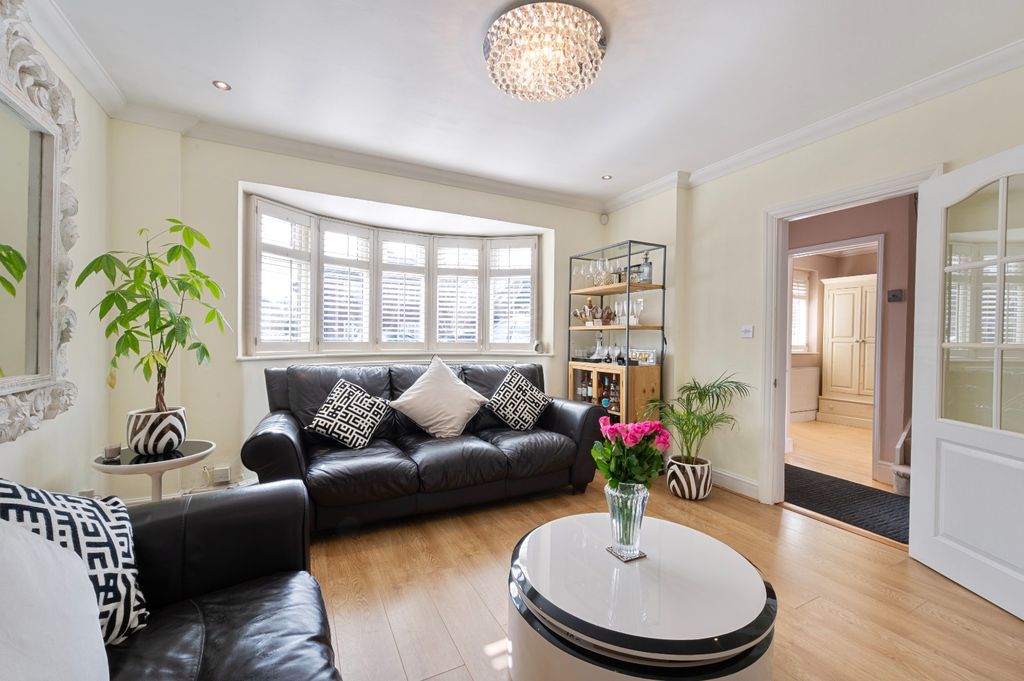 Property photo 3 of 17 3993313