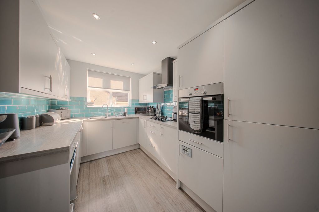 Property photo 2 of 26