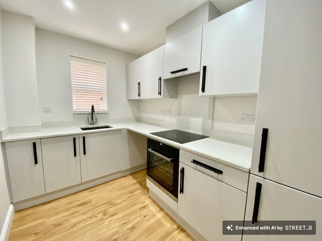 Property photo 2 of 7 Kitchen