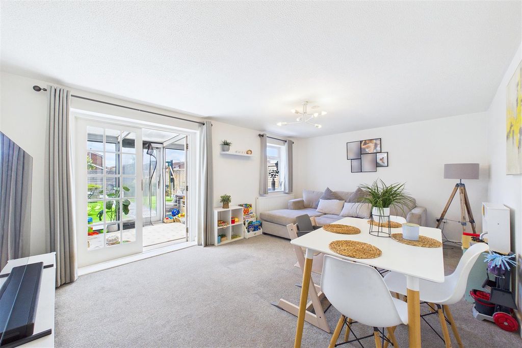 Property photo 2 of 18
