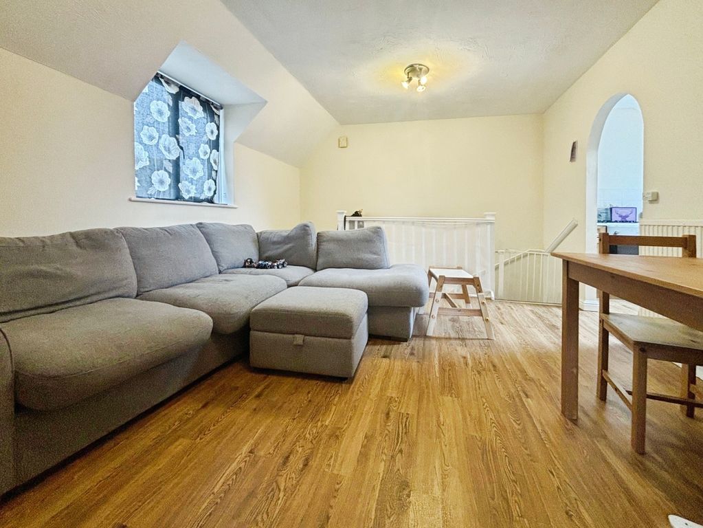 Property photo 3 of 9 Pbox-Img.Jpeg