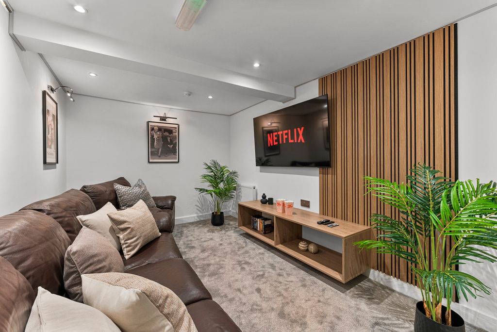 Property photo 2 of 26