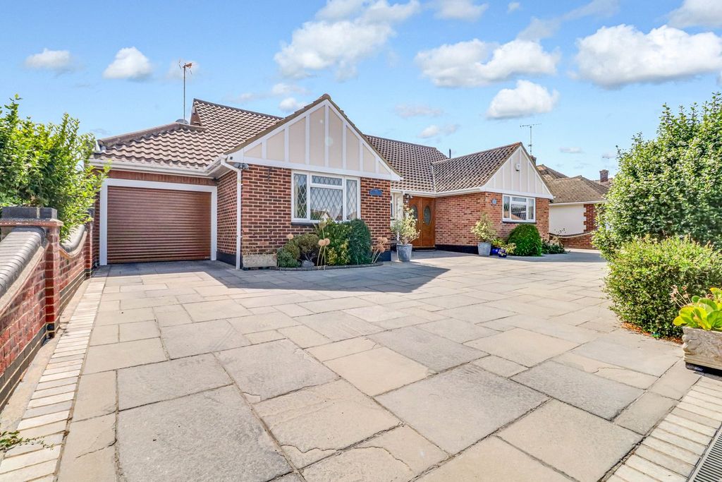 Property photo 1 of 32