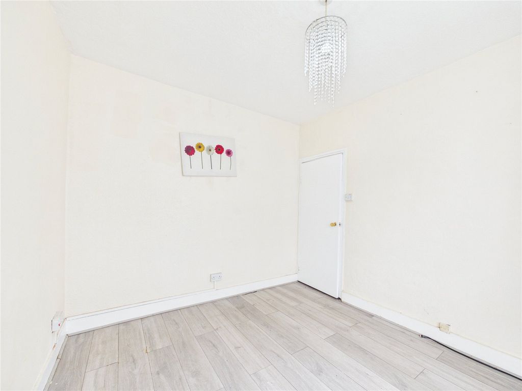 Property photo 2 of 23 Picture No. 21
