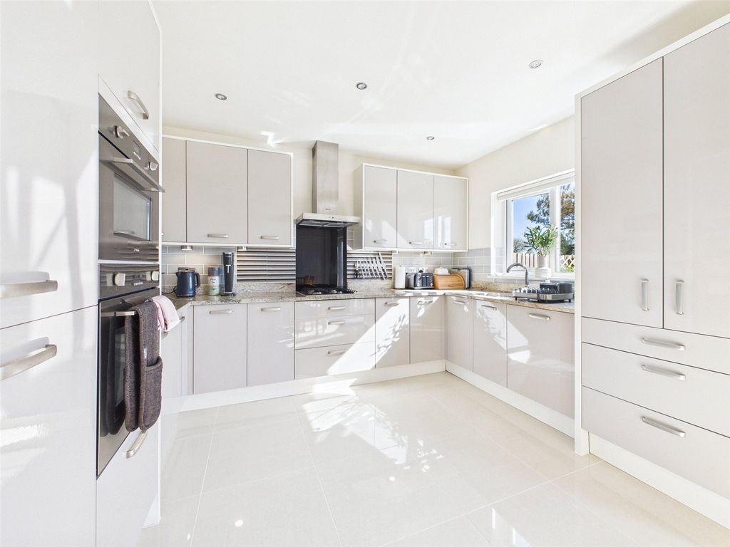 Property photo 3 of 24 Picture No. 16