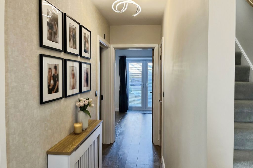 Property photo 2 of 13 Hallway