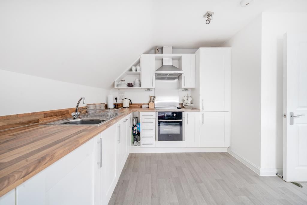 Property photo 3 of 19 Kitchen