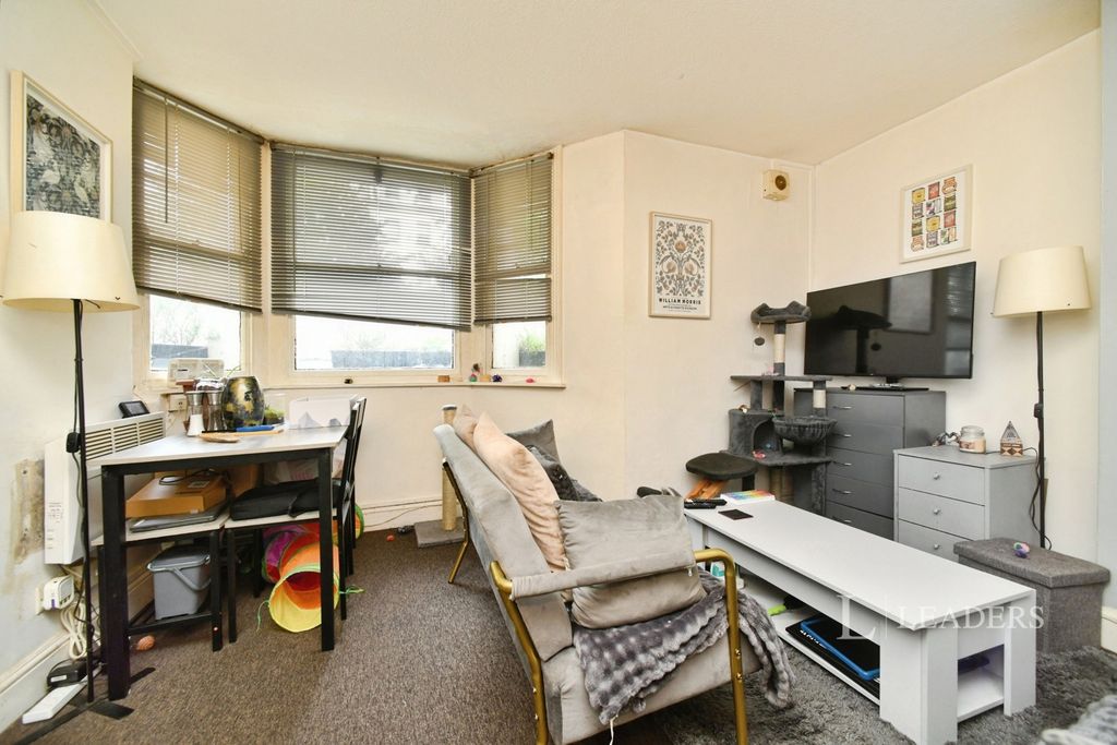 Property photo 3 of 12 Pbox-Img.Jpg