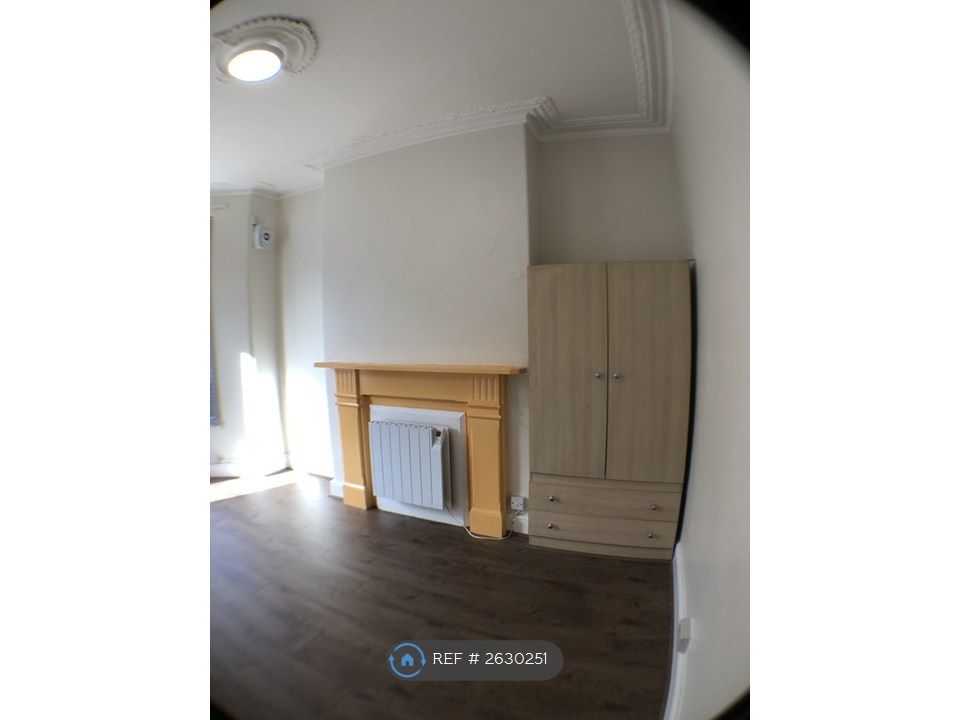 Property photo 3 of 10 Bedroom 'robe
