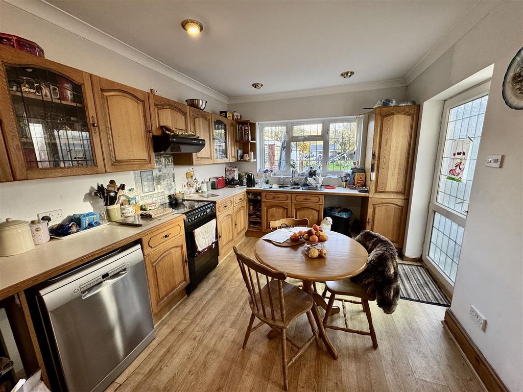 Property photo 3 of 16 Kitchen/Diner