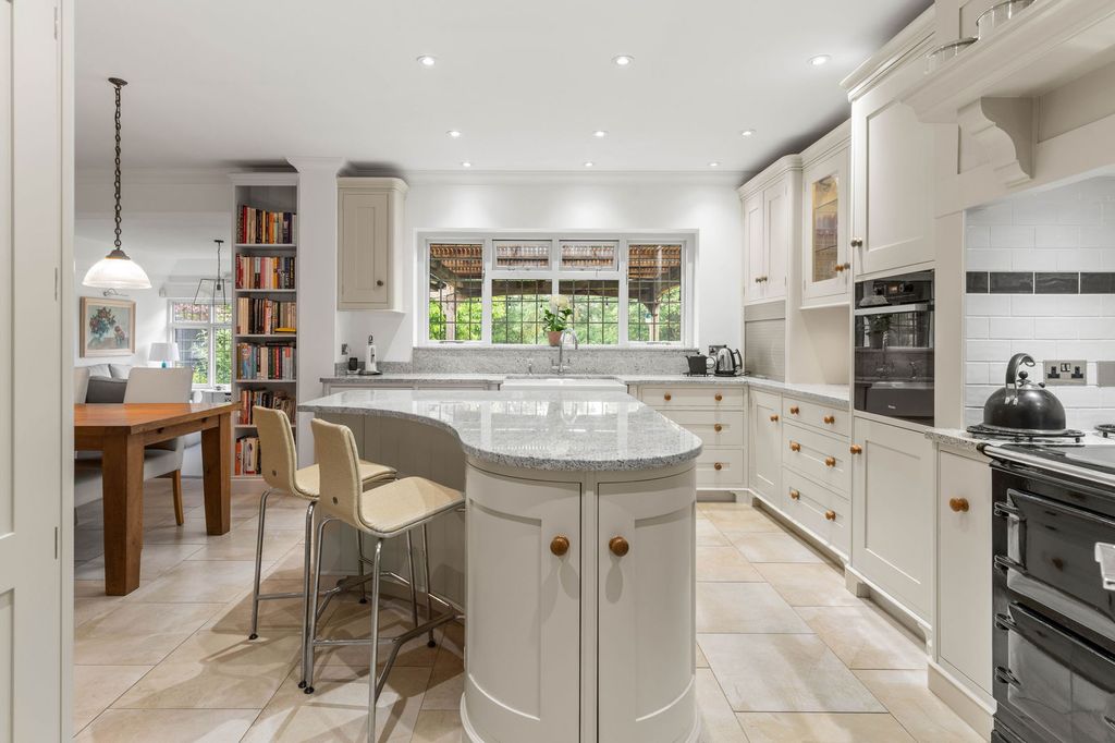 Property photo 3 of 73