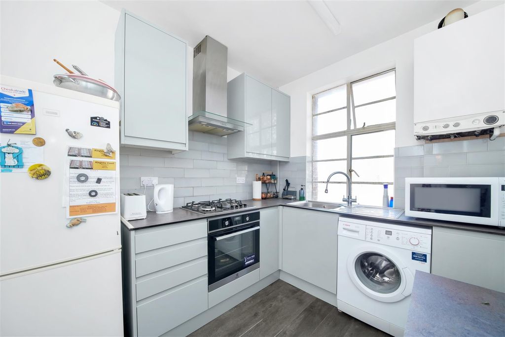 Property photo 2 of 10